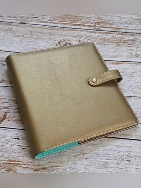 The Happy Planner Gold deluxe cover for classic size